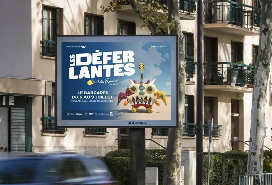grand panneau publicitaire